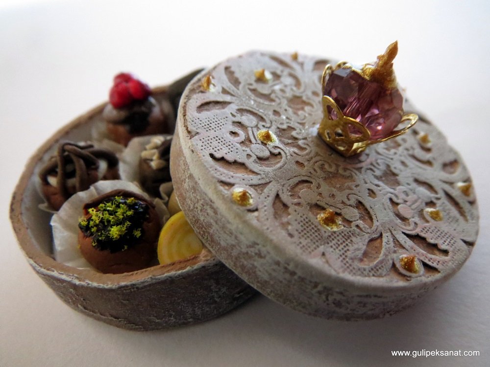 box#Miniature#food#handmade#chocolate#artfood#fakefood#clay#myfimo#modelling#fimoclay (1)