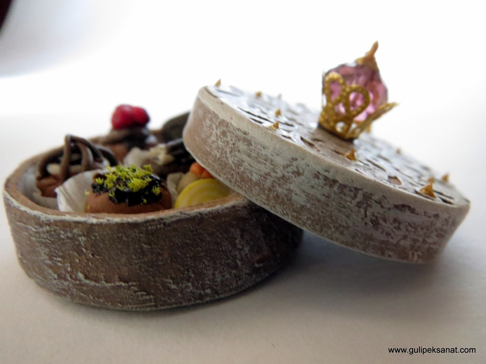 box#Miniature#food#handmade#chocolate#artfood#fakefood#clay#myfimo#modelling#fimoclay (2)